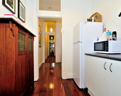 1904 - Central Historic 1 Bedroom Apartment - Airlie Beach Holiday 3