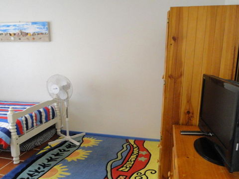 2 'Copacabana', 61 Sandy Point Road - Cute Unit With Water Views From The Balcony - Airlie Beach Holiday 2