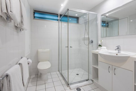 2 Bedroom Poinciana Lodge - Airlie Beach Holiday 3