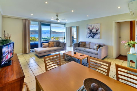 2 Bedroom Poinciana Lodge - Airlie Beach Holiday 0