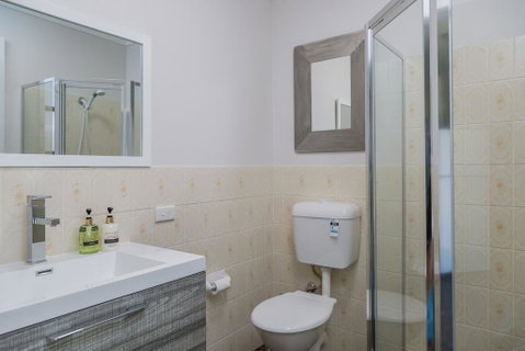 235 Mitchell Parade, Mollymook - Airlie Beach Holiday 3