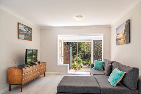 235 Mitchell Parade, Mollymook - Airlie Beach Holiday 0