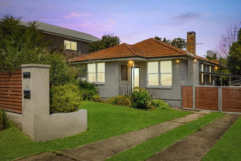 Big Stylish 3 Bed House With Free Parking - Airlie Beach Holiday 1