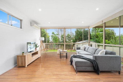 Big Stylish 3 Bed House With Free Parking - Airlie Beach Holiday 0