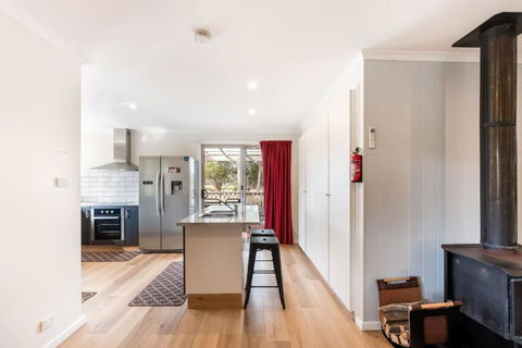 Coastal Retreat By The Beach - Airlie Beach Holiday 2