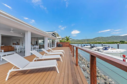 Cove 18 - Luxury Beach House - Airlie Beach Holiday 2