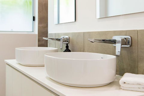 Cove 18 - Luxury Beach House - Airlie Beach Holiday 3