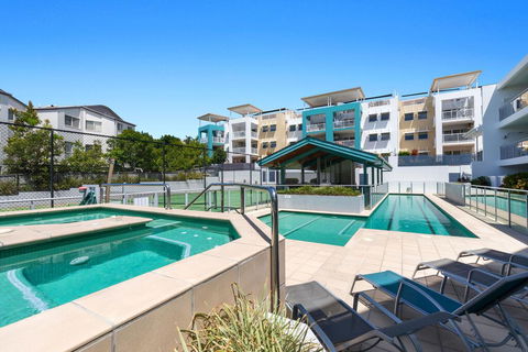 2BR Coolum Beach , Rooftop Terrace, Spa, Tennis, Pool - Airlie Beach Holiday 3