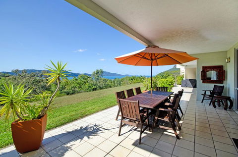 3 Bedroom Poinciana Lodge - Airlie Beach Holiday 0
