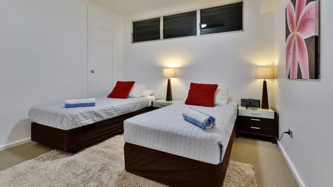 3 Bedroom Poinciana Lodge - Airlie Beach Holiday 1