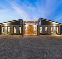 3 WISE MONKEYS MANSFIELD - Airlie Beach Holiday
