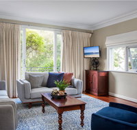 3-Bed House near Bondi Beach with Balcony Parking - Airlie Beach Holiday