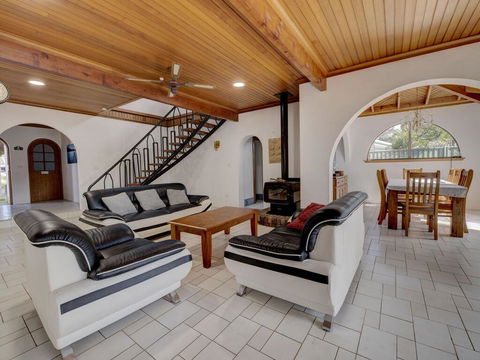 31 Rest Point Absolute Waterfront With Jetty - Airlie Beach Holiday 2