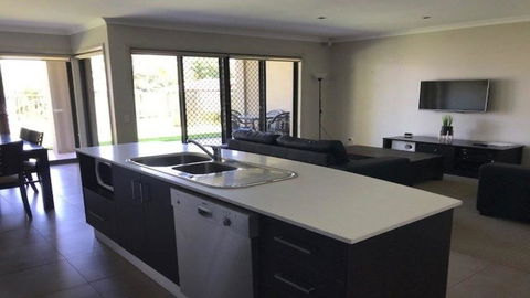 39A Cypress Drive - Mulwala - Airlie Beach Holiday 3