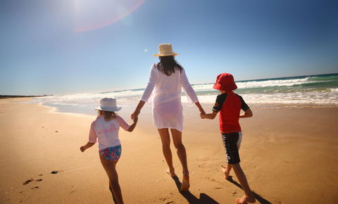3BR Coolum Beach , Rooftop Terrace, Spa, Tennis, Pool - Airlie Beach Holiday 1