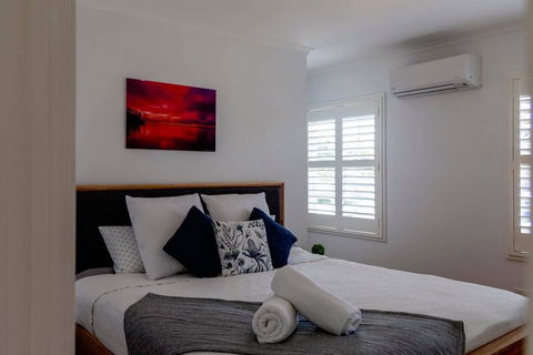 5 Bedroom Close To Beach And Moorpanyal Park - Airlie Beach Holiday 1