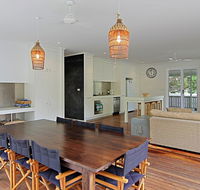77 Butler Street Byron Bay - Lantana Beach House - Airlie Beach Holiday
