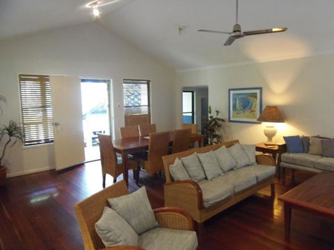 8 Orania Court - Rainbow Shores, Privacy, Peace And Quiet - Airlie Beach Holiday 1