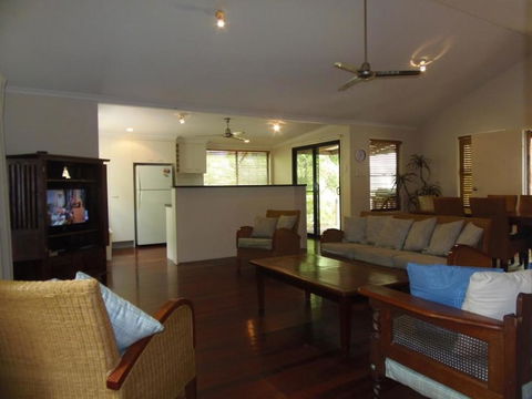 8 Orania Court - Rainbow Shores, Privacy, Peace And Quiet - Airlie Beach Holiday 2