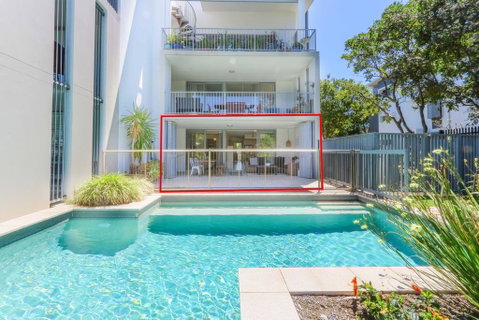 A Deluxe Swim Up - Drift Apartments South - Airlie Beach Holiday 0