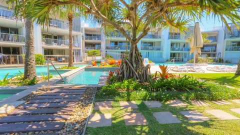 A Deluxe Swim Up - Drift Apartments South - Airlie Beach Holiday 3