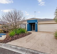 A TOUCH OF CLASS - PET FRIENDLY OUTSIDE ONLY - Airlie Beach Holiday