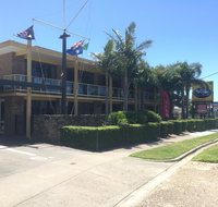 Abel Tasman Waterfront Motel - Airlie Beach Holiday