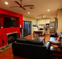 About Time Retreats- Studio Seven - Airlie Beach Holiday