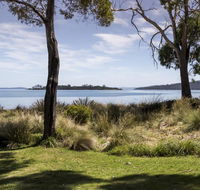 Abs by the Bay - Airlie Beach Holiday
