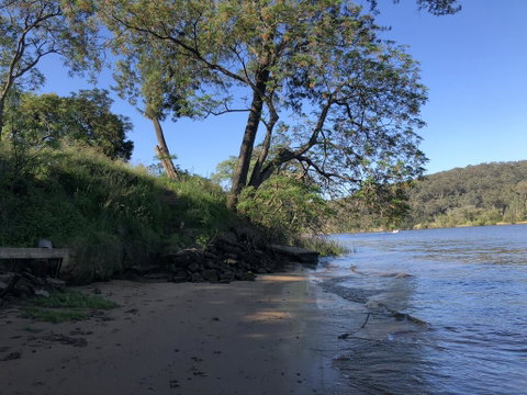 Absolute Riverfront Shipping Container Cabin - Airlie Beach Holiday 1