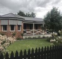 Acacia House - Central Healesville - Yarra Valley - Airlie Beach Holiday