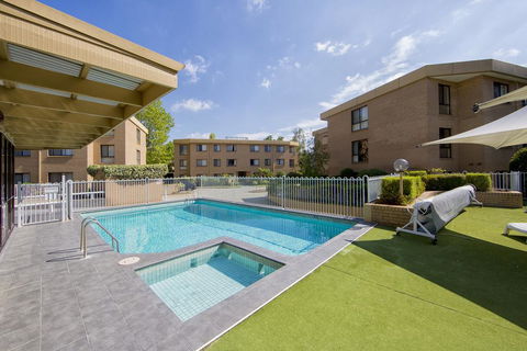 Accommodate Canberra - Kingston Court - Airlie Beach Holiday 1