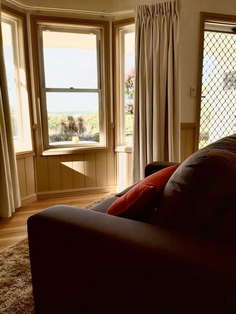 Accommodation Creek Cottages & Sundown View Suites - Airlie Beach Holiday 3