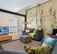 Accommodation Hunter - James Street Morpeth - Airlie Beach Holiday