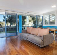 Across the road from the beach - Airlie Beach Holiday