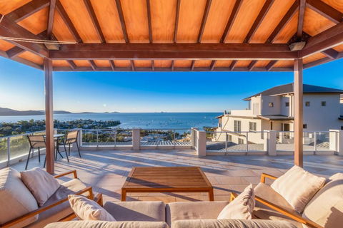 Executive Whitsunday Penthouse At 40 Reflections - Airlie Beach Holiday 0