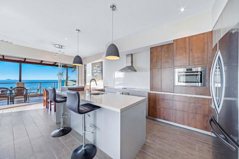 Executive Whitsunday Penthouse At 40 Reflections - Airlie Beach Holiday 3