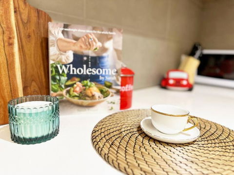 FC104 -1 BATH 2 BR Modern Oasis With, Pool & Gym - Airlie Beach Holiday 3