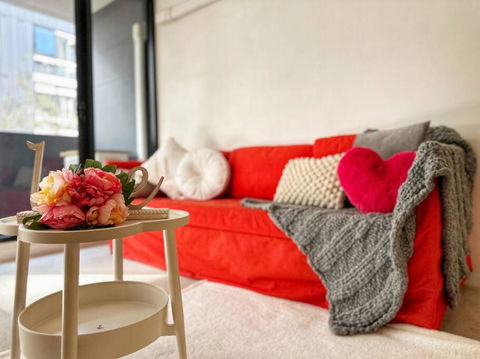 FC104 -1 BATH 2 BR Modern Oasis With, Pool & Gym - Airlie Beach Holiday 1