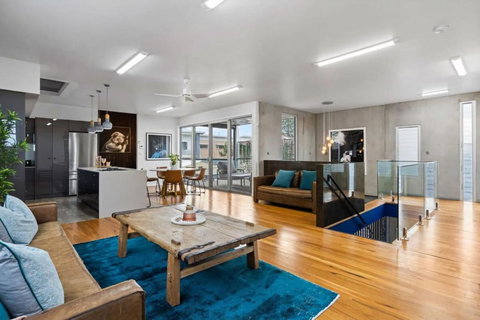 Exquisite Beachside Mansion - Airlie Beach Holiday 3