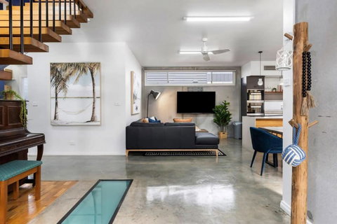 Exquisite Beachside Mansion - Airlie Beach Holiday 4