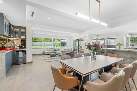 Exquisite Oasis Family Retreat - Airlie Beach Holiday 4