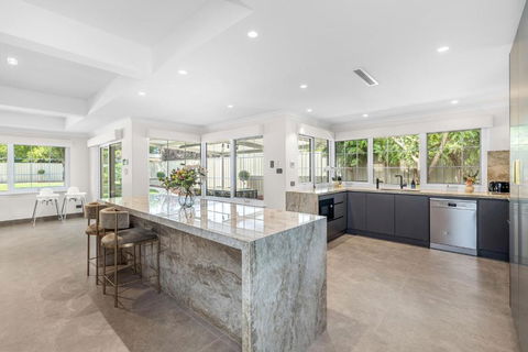 Exquisite Oasis Family Retreat - Airlie Beach Holiday 0