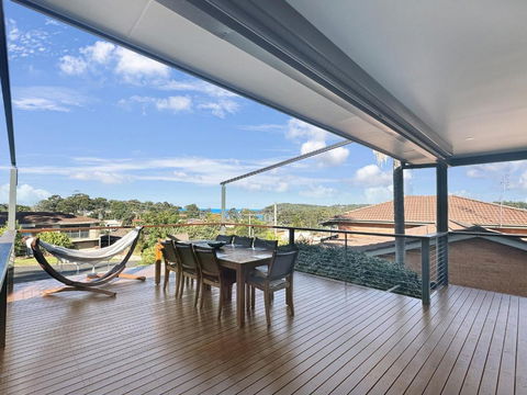 Fab 3-Bed Stay With Great Outdoors & Water Views - Airlie Beach Holiday 1