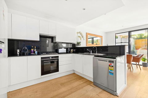 Fab Bondi 2-Bed With Courtyard & Alfresco Dining - Airlie Beach Holiday 3