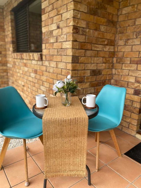 Fabulous Canal-front Unit In Mooloolaba - Airlie Beach Holiday 3