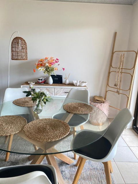 Fabulous Canal-front Unit In Mooloolaba - Airlie Beach Holiday 4