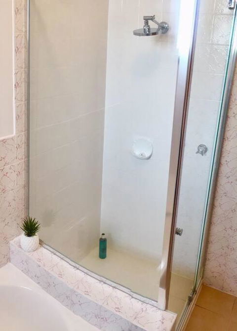 FERNLY BFast, WiFi Nflx AC Walk2Pizza Liquor Deli, - Airlie Beach Holiday 3