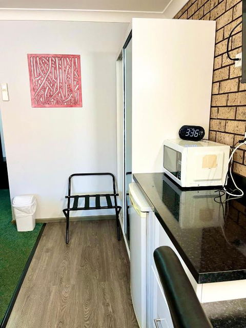 Gilgandra Motel - Airlie Beach Holiday 1