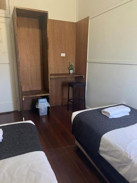 Gin Gin Budget Accommodation - Airlie Beach Holiday 3